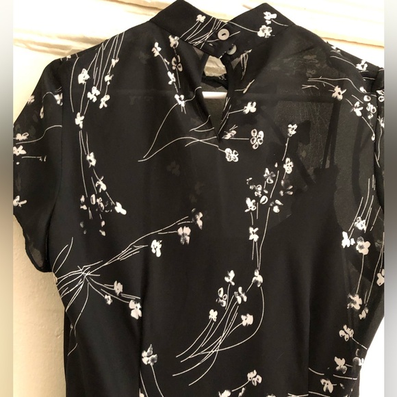 Ronni Nicole Maxi dress black with white flowers. - Picture 5 of 9